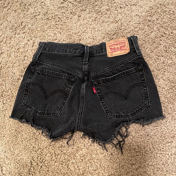 Levi’s 501 Jean shorts - Picture 2 of 6